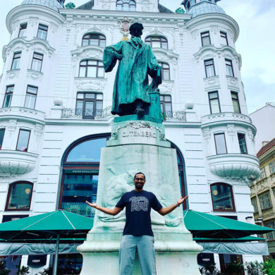 standing-with-gutenberg-wordpress-joke