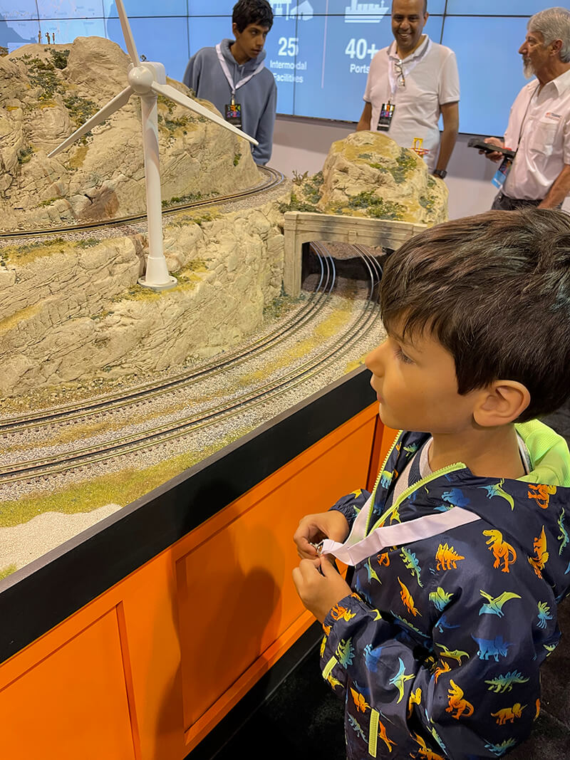 Solomon is amazed by the BNSF exhibit at Berkshire Meeting